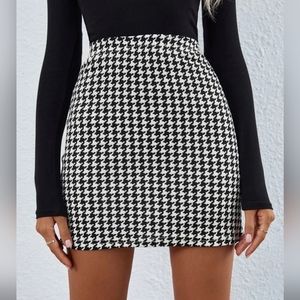 Black/white plaid skirt